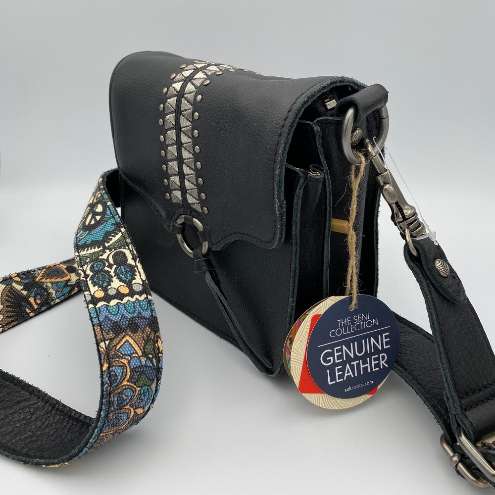 SAKROOTS NWT Seni Leather Crossbody Bag